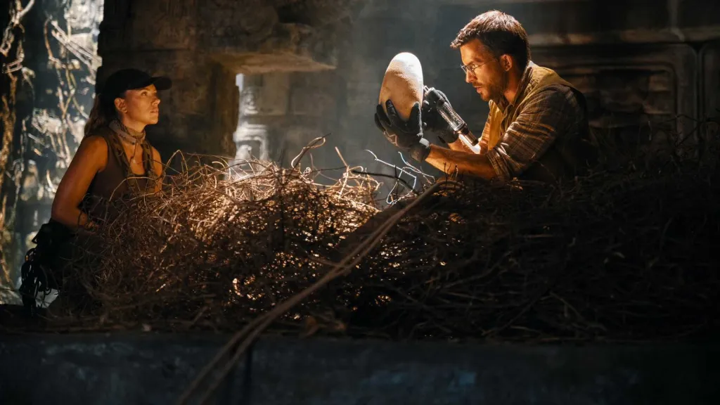 Scarlett Johansson and Jonathan Bailey in Jurassic World Rebirth