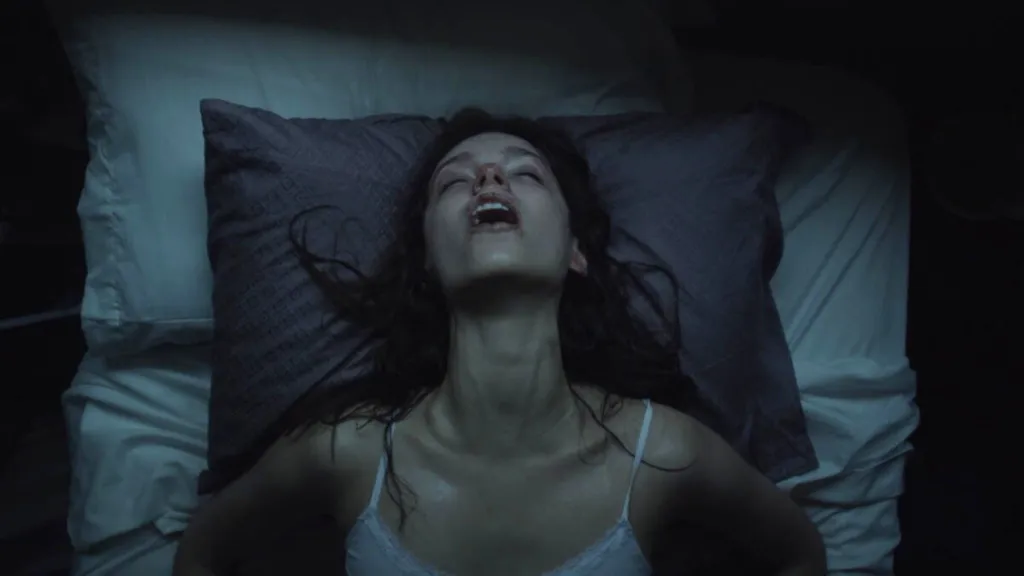 Alexandra Essoe in Starry Eyes