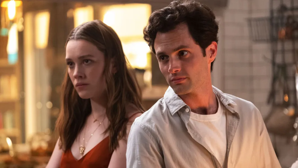 Penn Badgley as Joe Goldberg and Victoria Pedretti as Love in Season 2 of You