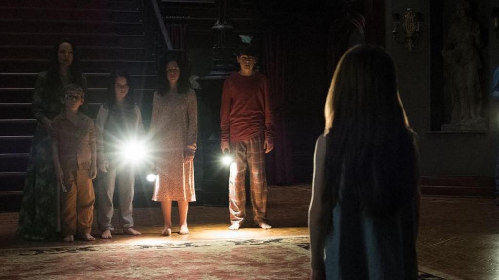 The Crain children with torches in The Haunting of Hill House