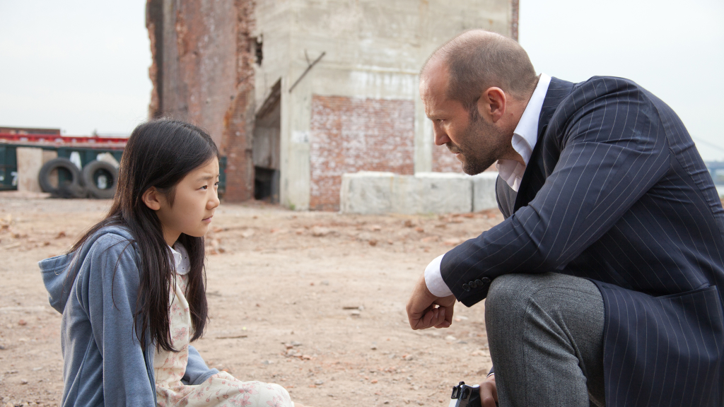 Jason Statham talking to a young girl in Safe (2012)