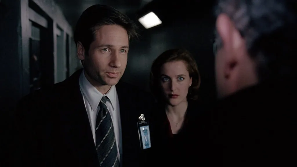 Gillian Anderson as Dana Scully and David Duchovny as Fox Mulder in The X-Files Season 3 Episode 14
