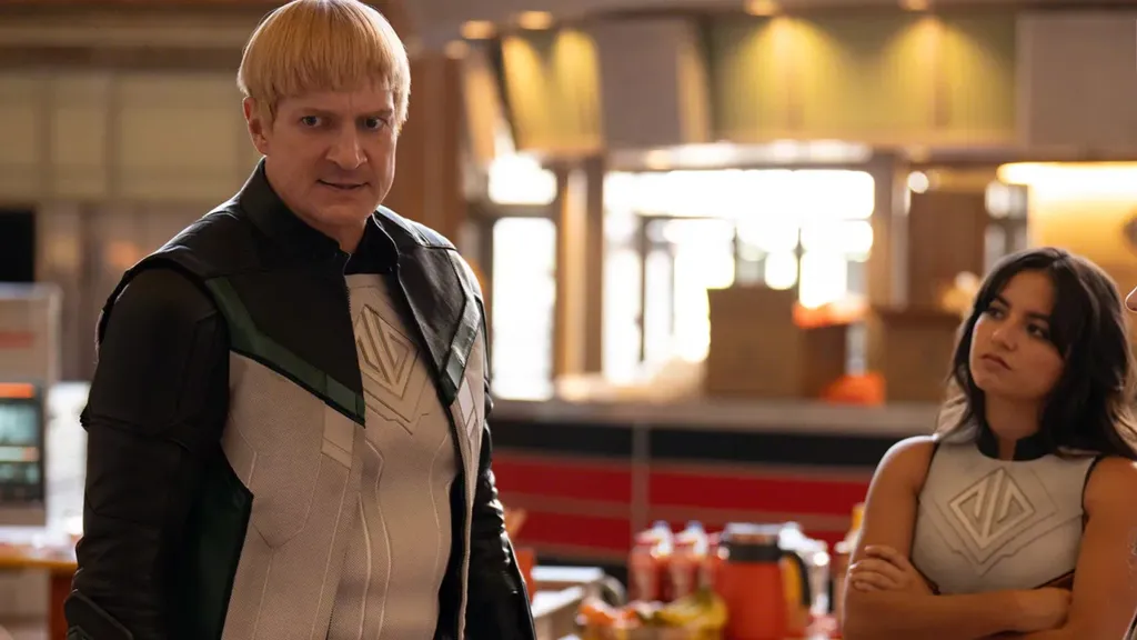 Nathan Fillion (Guy Gardner) and Isabela Merced (Hawkgirl)