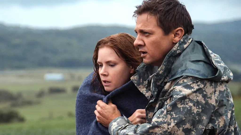 Amy Adams and Jeremy Renner in Arrival