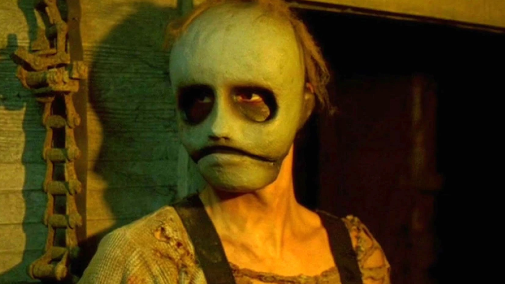 Nathan Baesel as Leslie Vernon in Behind the Mask: The Rise of Leslie Vernon (2006)