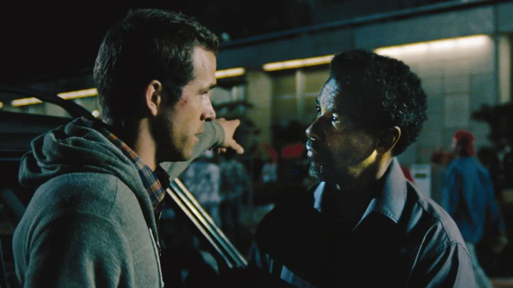 Ryan Reynolds and Denzel Washington as Matt Weston and Tobin Frost in Safe House (2012).