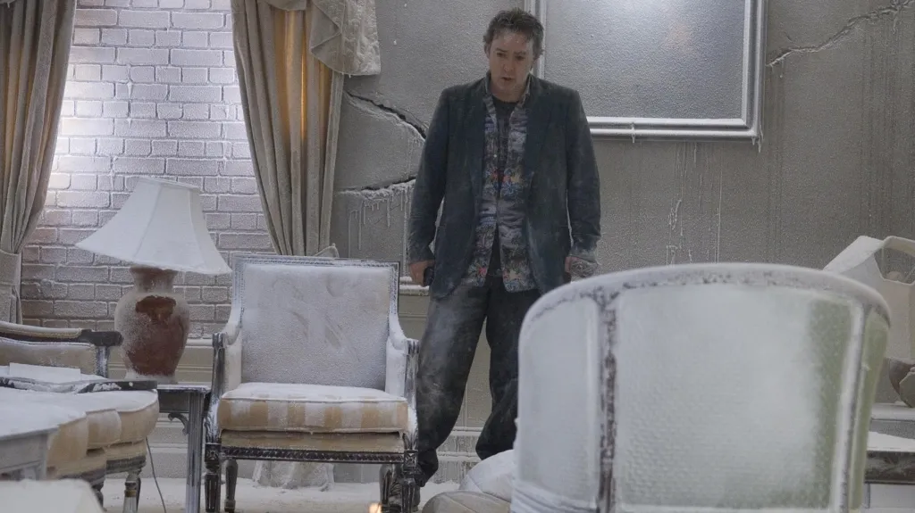 John Cusack standing in the cursed hotel room in 1408