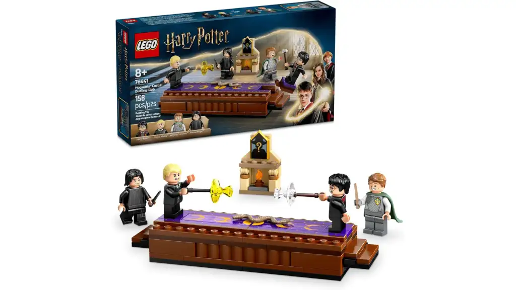 Hogwarts Castle Dueling Club LEGO set