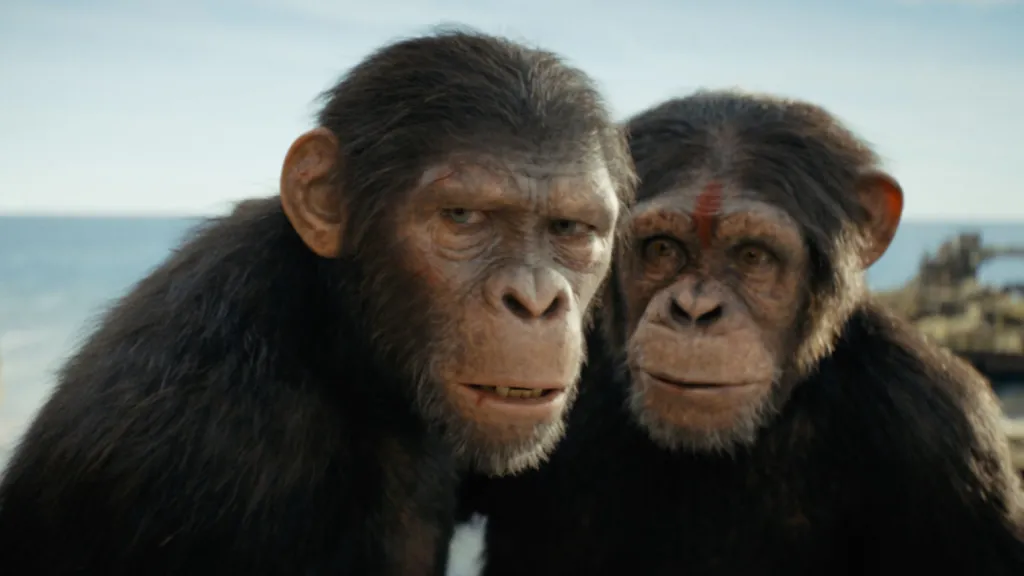 Noa with his mother in Kingdom of the Planet of the Apes