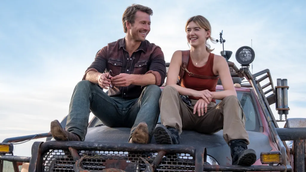 Glen Powell and Daisy Edgar Jones in Twisters
