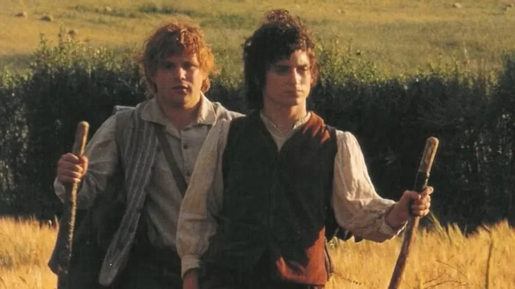 Sam and Frodo in fields in The Fellowship of the Ring